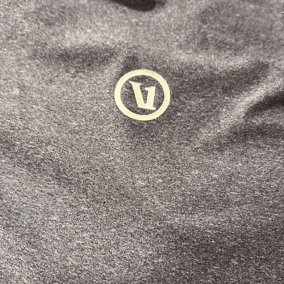 Vuori Mens Platinum Heather Short Sleeve Uluwatu 2.0 Water Shirt Tee Sz XL NWT - Picture 3 of 3